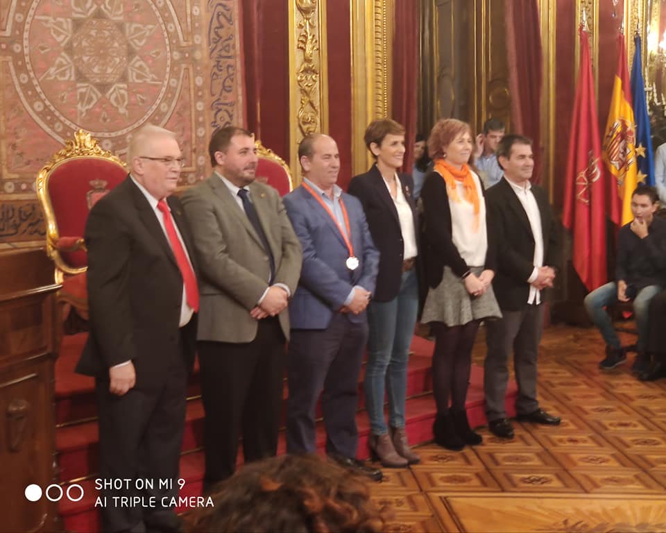 Rafael Mart&iacute;nez Beorlegui recibe la Medalla de Plata al m&eacute;rito deportivo